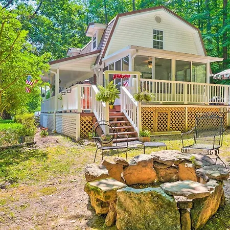 Secluded Chattanooga Getaway With Deck And Yard!